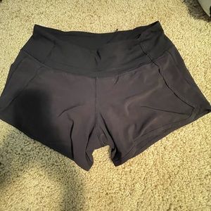 Black lululemon Speed Up shorts 4”